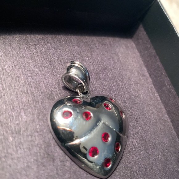 Sterling silver and ruby gemstone heart pendant - Picture 3 of 6